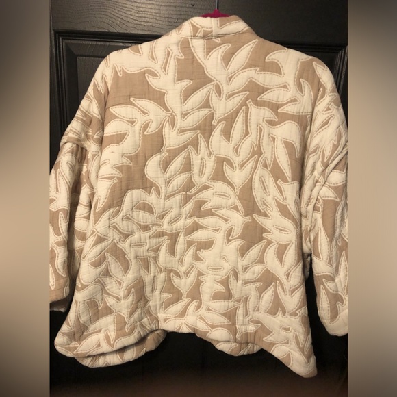 Beige Patterned Kimono Jacket
Universal Thread
OSFM ( one size fits most) - Picture 2 of 10